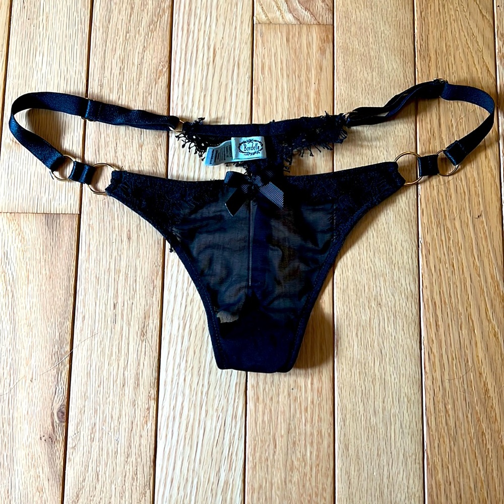 bordelle
 Sz S/M thong